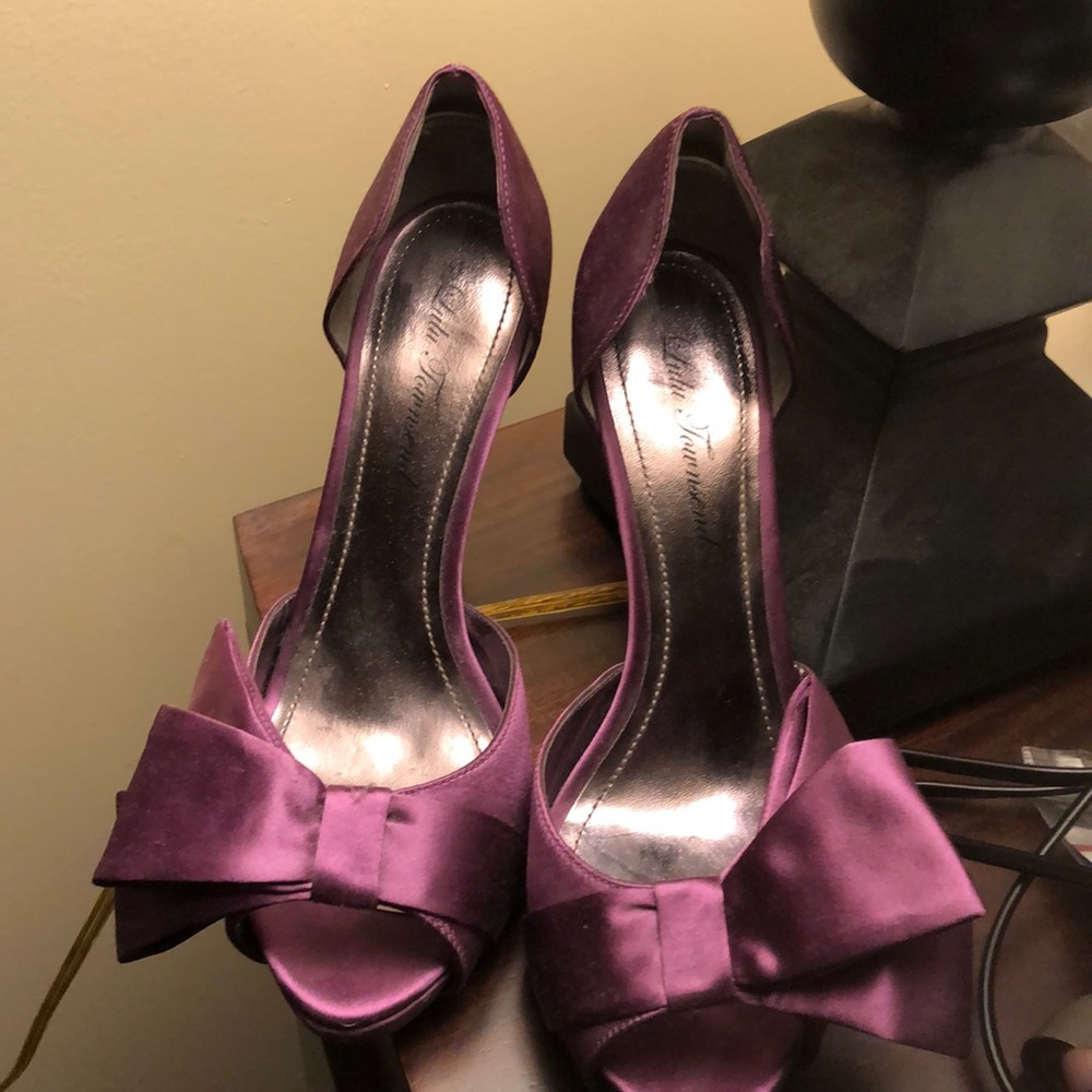 Lady’s purple pumps